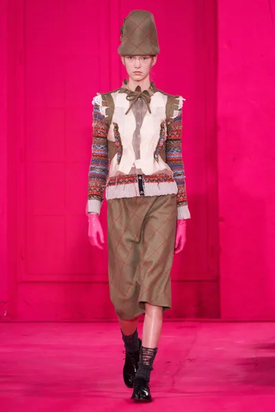 Look 9